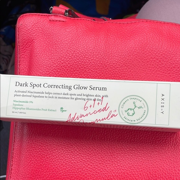 Dark Spot Correcting Glow Serum - Picture 1 of 6